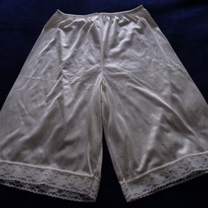 Vanity Fair Ladies half slip